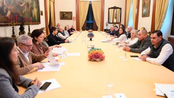 Unanimidad en A Coruña para cambiar las terrazas de María Pita por toldos enrollables