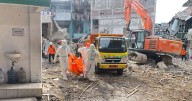 Rescatistas en Indonesia buscan alumnos desaparecidos tras colapso escolar que dejó 40 muertos