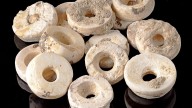 Hallazgo insólito en Sevilla: 270.000 cuentas podrían confirmar la existencia de un comercio prehistórico global