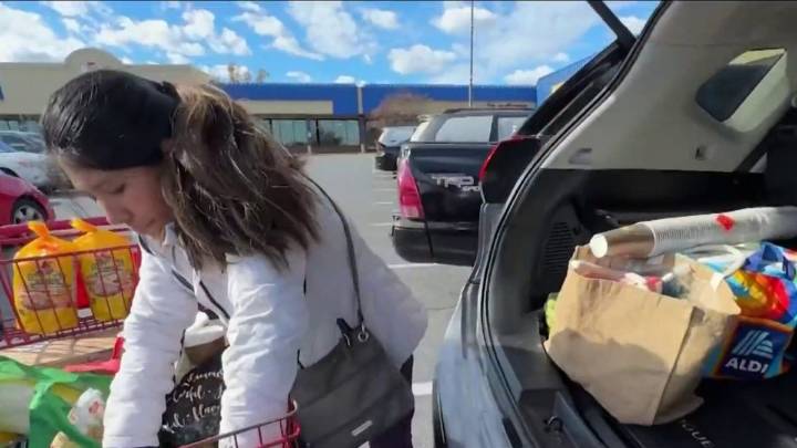 Muchos temen acudir a bancos de alimentos por deportaciones