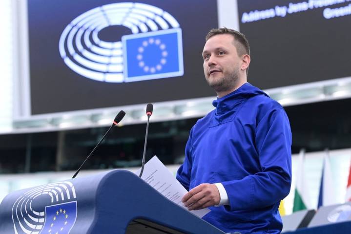Greenland’s leader thanks the EU and urges the bloc to invest in his island
