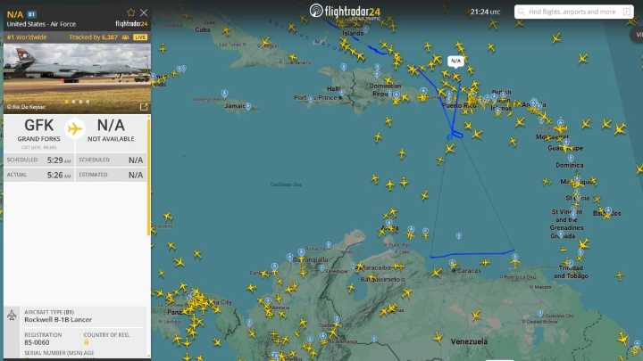 Bombarderos estadounidenses B-1B sobrevuelan costa venezolana, según rastreador de vuelos