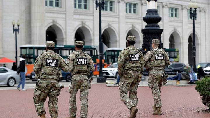 Trump ordena a la Guardia Nacional crear fuerzas de reacción rápida para disturbios civiles