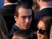 El candidato de Trump para dirigir una agencia federal renunció tras filtrarse mensajes con comentarios racistas y alusiones nazis