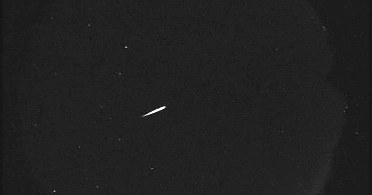 How to watch the Orionid meteor shower — and spot 2 green comets in the night sky