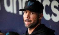 Los Rangers contratan a Skip Schumaker como su nuevo dirigente