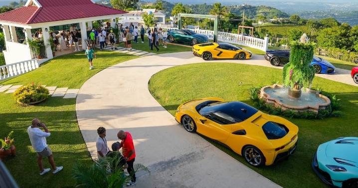 Pasión por los motores y el buen whisky se encuentran en evento social en Naranjito