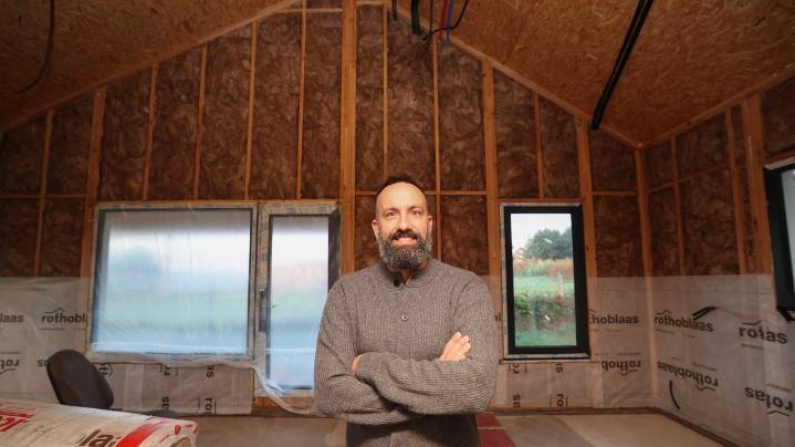 Una empresa de Carballo apuesta por las estructuras de pino gallego para construir casas pasivas industrializadas