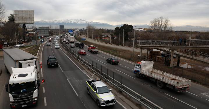 Balance en el inicio del fin de semana largo: cinco fallecidos y más de 155 mil vehículos saliendo de la RM