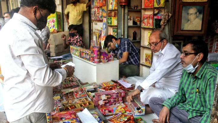 Supreme Court relaxes Delhi-NCR firecracker ban, allows bursting of green crackers during Diwali