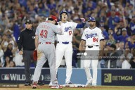 Dodgers avanzan; Yankees fuerzan desempate