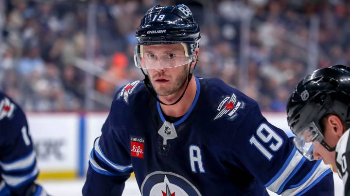 NHL Status Report: Toews injured in Jets preseason loss
