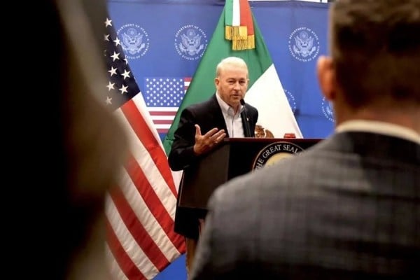 Va Embajador de EU a Cancillería, tras ataque a narcolanchas