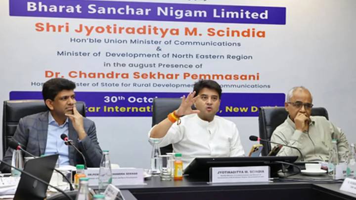 BSNL Posts ₹11,134 Crore H1 FY26 Revenue; Eyes ₹27,500 Crore Annual Run Rate: Minister