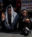 Miles marchan en protesta contra la invasión de Israel