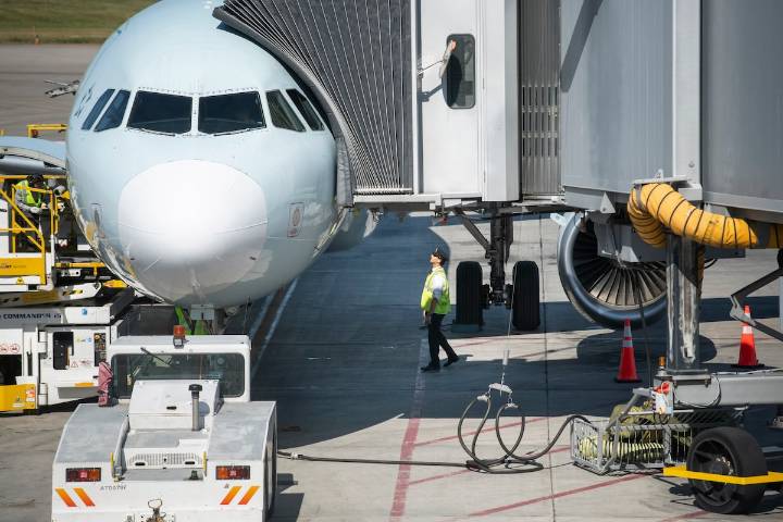 Air Canada asks pilots to avoid Kelowna, Winnipeg airports during severe air