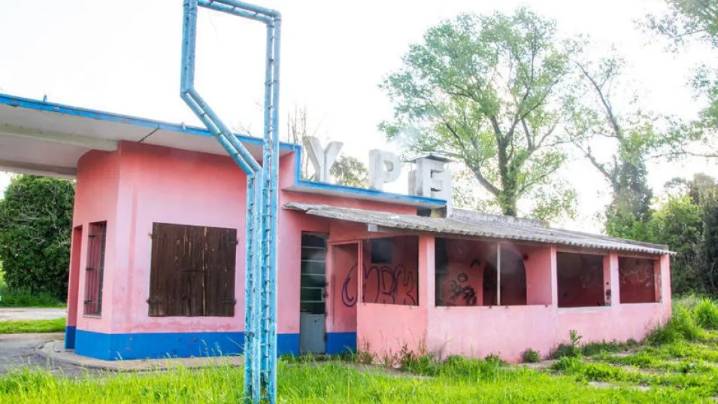 A LA SECRETARÍA DE OBRAS PÚBLICAS . Se requirió un informe técnico para determinar la preservación de la estación YPF del balneario