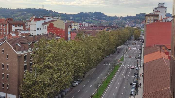 Humanizar la avenida Príncipe de Asturias y el desdoblamiento de la GJ-10 entre Lloreda y Veriña, «prioridades» del Gobierno regional