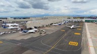 Aeropuertos saturados deberán asignar horarios; publican bases