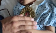 Reliquia de San Carlo Acutis visita a pacientes con cáncer en Torreón