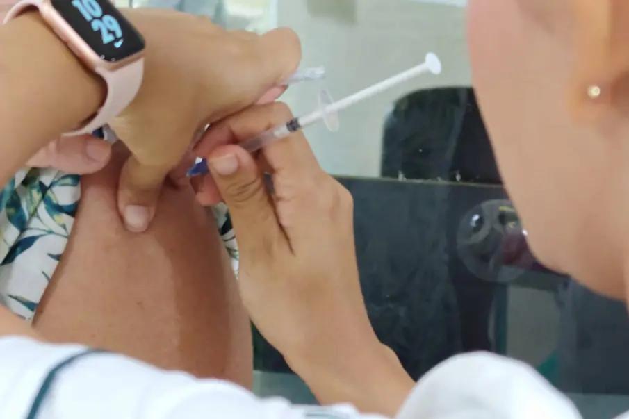 IMSS inicia campaña de vacunación contra Covid