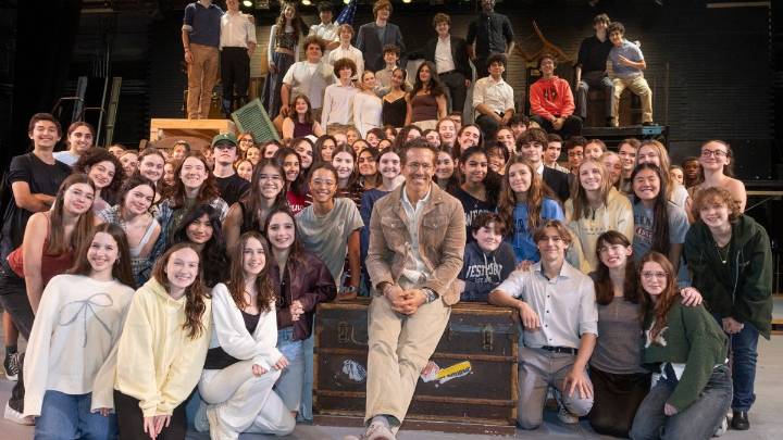 Ryan Reynolds visits theater students rehearsing Les Misérables in Westport