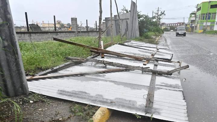 Cerca de 50 mil personas están sin luz en Jamaica por el huracán Melissa
