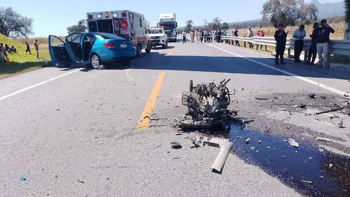 Pierden la vida dos mujeres tras choque frontal en la autopista Amozoc