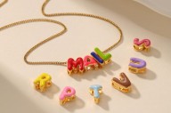 10 Stylish Nameplate Necklaces to Personalize (and Elevate) Your Looks Year