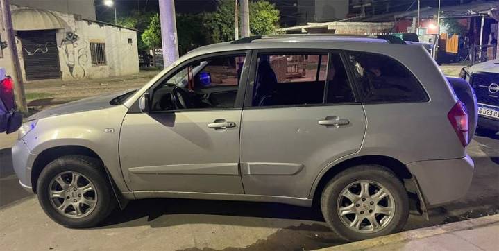 Policía que manejaba un auto de aplicación mató a adolescente que quiso robarle el auto