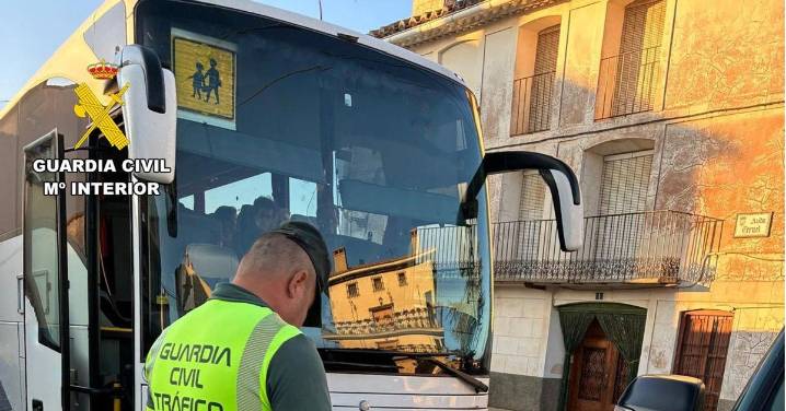 La Guardia Civil intercepta en Teruel a conductor de transporte escolar drogado