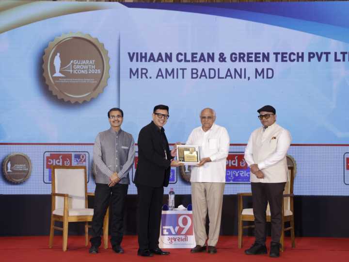 Amit Badlani honoured by CM Bhupendra Patel