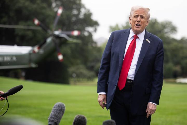 Demandan a Trump por prohibir ayuda a indocumentados con fondos destinados a víctimas