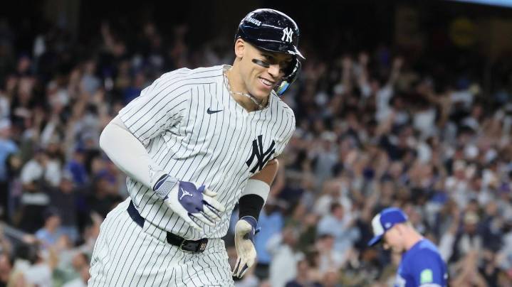 Yankees rally to beat Blue Jays in ALDS Game 3, keep playoff run alive