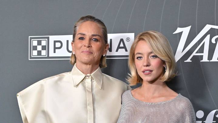 Sharon Stone defiende a Sydney Sweeney y le declara que «ser sexy está totalmente permitido» en medio de una controversia ardiente