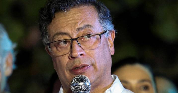 Colombian president has trouble refueling his plane after U.S. sanctions