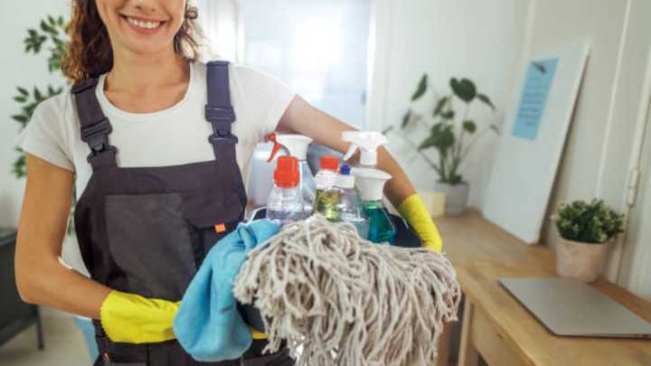 Empleadas domésticas tienen que recibir prestaciones, vacaciones y seguridad social si trabajan por días