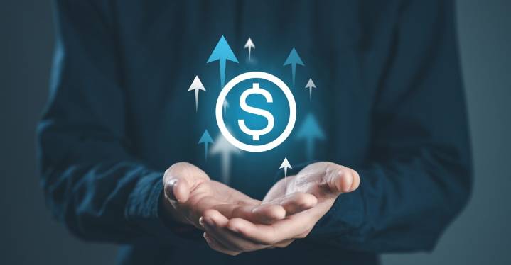 Los estadounidenses alcanzan un récord de inversión en acciones: ¿por qué es un signo de alarma?