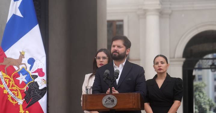 Boric encabeza vocería por muerte de Héctor Noguera desde La Moneda previo a iniciar viaje a Corea del Sur