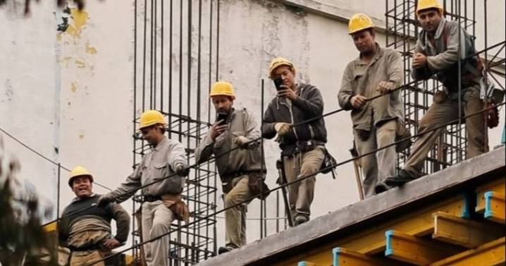 El Gobierno busca extender a 12 horas la jornada laboral