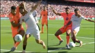 El VAR salva a Muñiz Ruiz al revisar un penalti de Araujo sobre Isaac por un agarrón claro