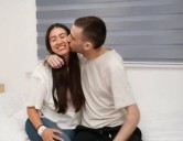Captan el conmovedor momento en el que se reúnen una pareja de rehenes de Hamás tras liberación