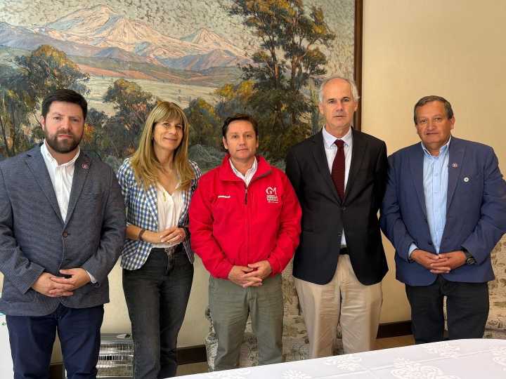 Gobernador viaja a Valparaíso para solicitar mayor autonomía y fondos de emergencia a los Gobiernos Regionales