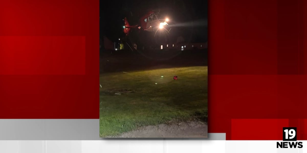 2 hospitalized after car crash in Geauga Co.