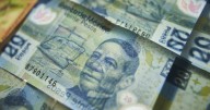 ¿Tus billetes de 20 pesos ya no valen? Banxico saca de circulación divisas con rostro de Benito Juárez
