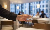 Nueva ley obligaría a restaurantes y supermercados del Perú a dar un litro de agua gratis a consumidores