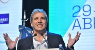 Luis Caputo calificó de «disparate» las críticas a la compra de pesos argentinos por parte del Tesoro de Estados Unidos