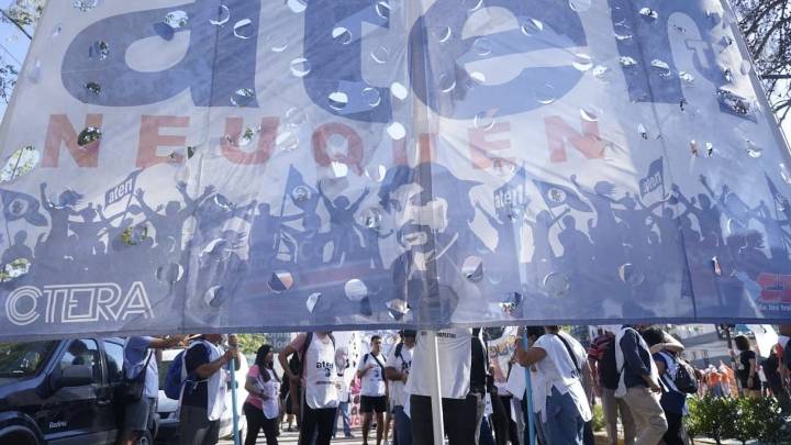 Docentes neuquinos se suman al paro nacional del 14 de octubre por salarios, FONID y presupuesto educativo