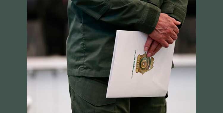 Ratifican detención a subintendente de Policía investigado por apropiarse de arma incautada en Chocó