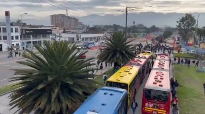 Caos en la Movilidad: Motociclistas bloquean la avenida Las Américas en Bogotá